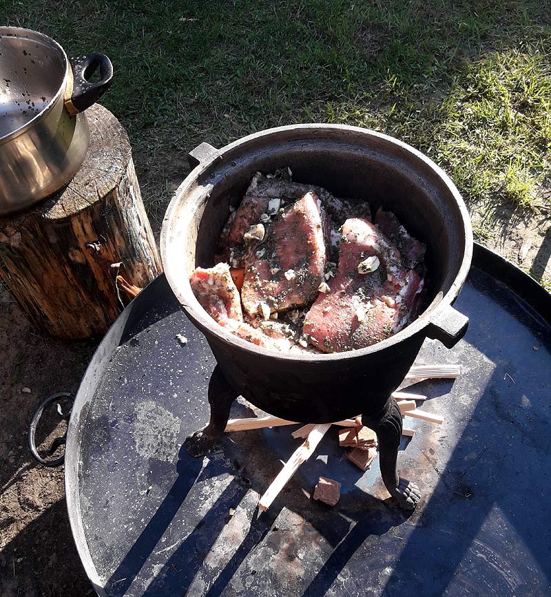 żeberka z kociołka żeliwnego