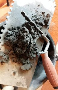 Układanie płytek ze starej cegły