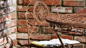 układanie płytek z cegły